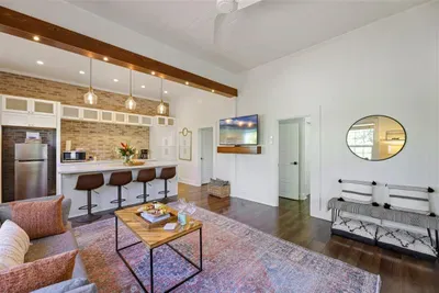 Vintage One Bedroom | The Blue Door on Church Street - image 3 of 51