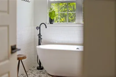 Vintage One Bedroom | The Blue Door on Church Street - image 28 of 51