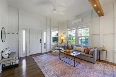 Vintage One Bedroom | The Blue Door on Church Street - image 6 of 51
