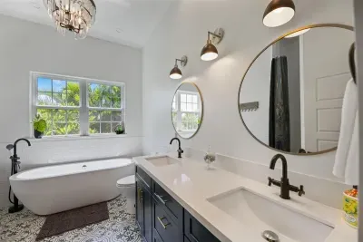 Vintage One Bedroom | The Blue Door on Church Street - image 13 of 51