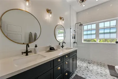 Private 4BR Home | The Blue Door on Church Street - image 10 of 154