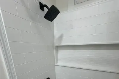 Full bathroom with tub/shower
