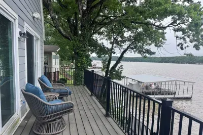 Upper deck