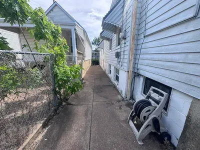 Gated side patio connected to back patio with access from the front gate