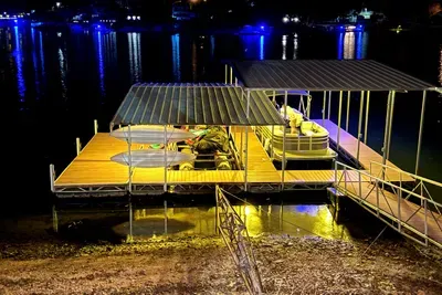 Sunset lake retreat: kayaks & NEW: boat rental! - image 32 of 35