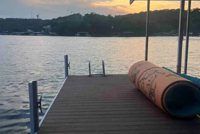 Sunset lake retreat: kayaks & NEW: boat rental! - image 26 of 35