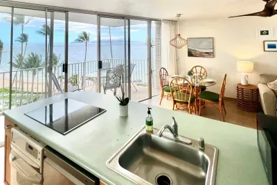 Maui Sunset Oasis - Top Unit w/AC - image 13 of 40