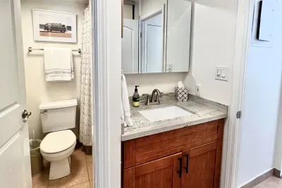 2nd shower bathroom, en-suite to 2nd bedroom