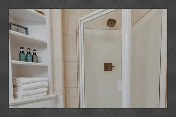 Downstairs King rm bathroom