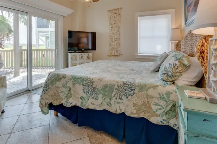 King Rm downstairs with private entrance