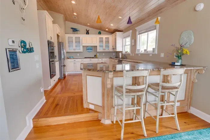 Additional bar seating to talk to the chef while meals are in preparation :)