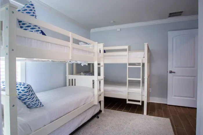 Bunk Room w/ TV - 1st floor