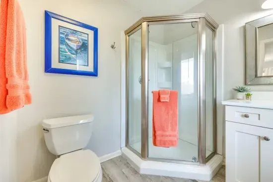Full bathroom first level