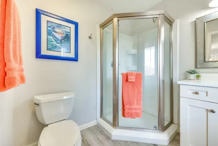 Full bathroom first level