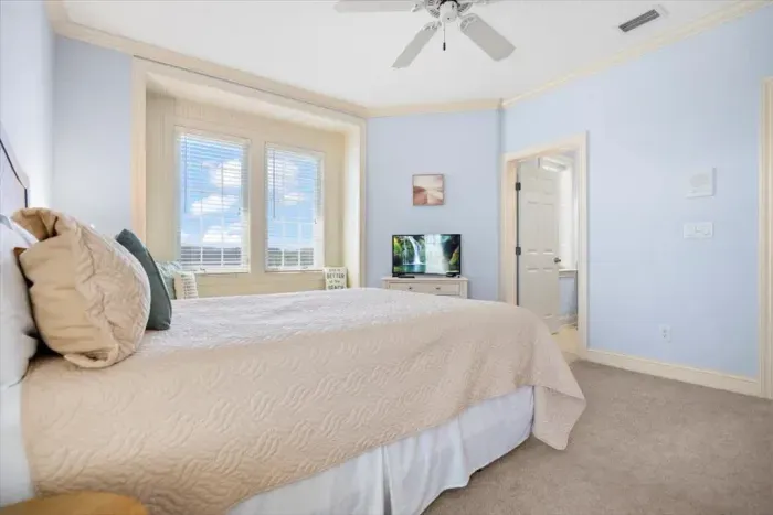 Queen Bedroom, 1st level, ensuite bathroom