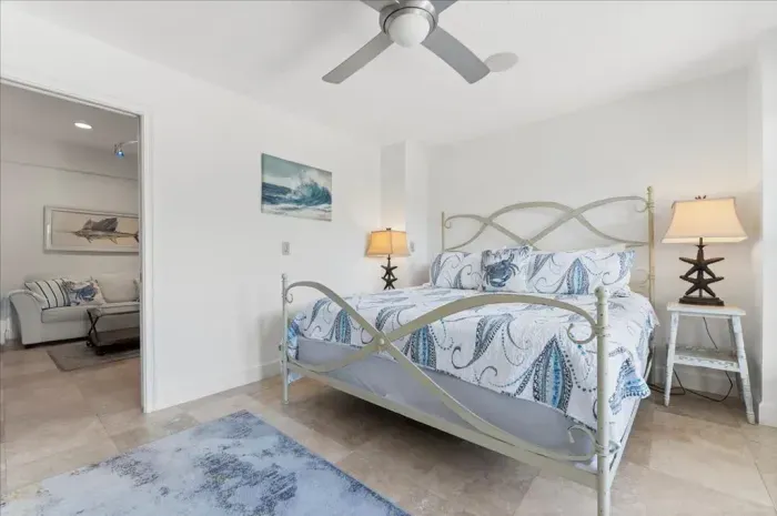 Lower level master suite w/ second living area and kitchenette