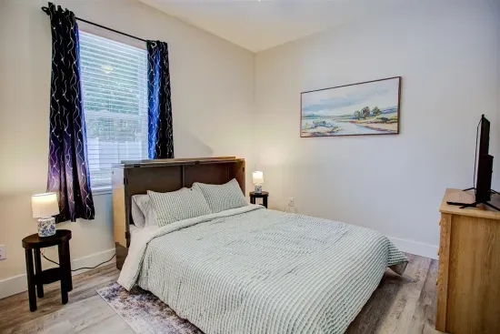 Guest Bedroom/Murphy Bed