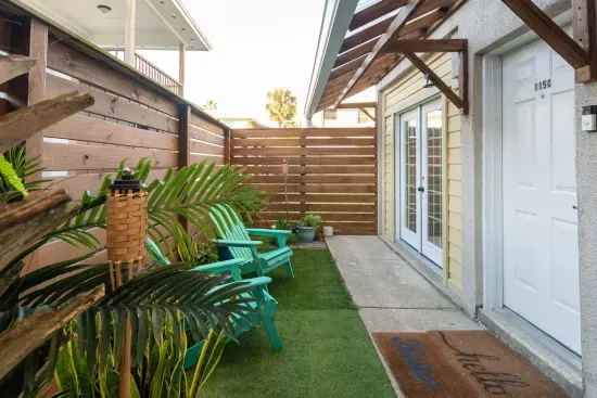 Front sitting area