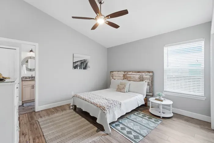 2nd Master Ensuite - Queen