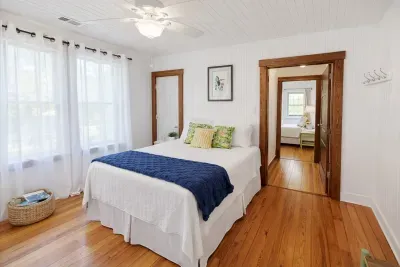 Tybee Sunrise & Sunset – Whole House - image 17 of 38