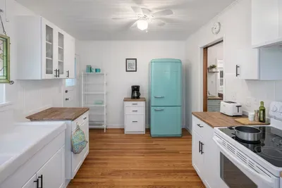 Tybee Sunrise & Sunset – Whole House - image 13 of 38