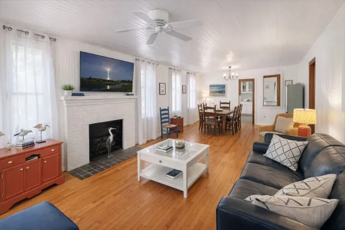 Tybee Sunrise & Sunset – Whole House - image 2 of 38
