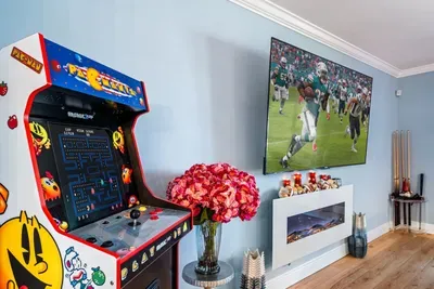 Enjoy playing PAC-MAN as well numerous other games to choose from in this retro Arcade gaming machine!