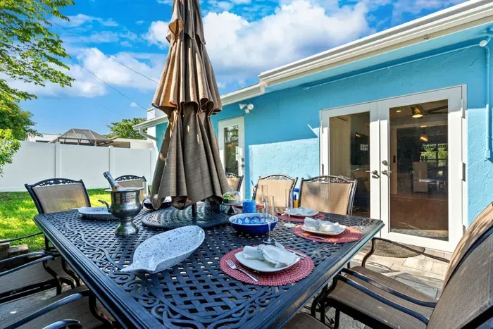 Or a mouth-watering al fresco feast at the dining table?