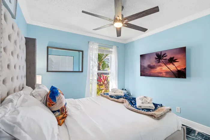 Tuck yourself to sleep by watching your favorite TV show straight from the bed.