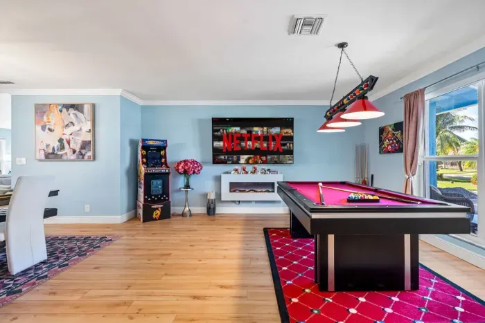 Who will take the crown of the Delray Beach vacation pool champion?