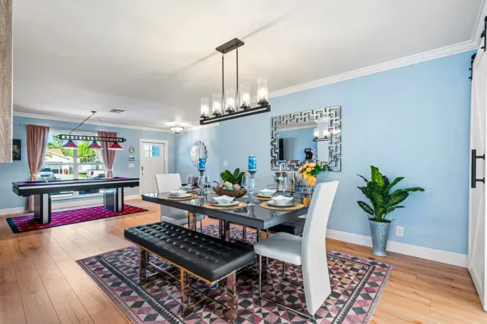 Serve your delicious meals easily at the lovely dining table.