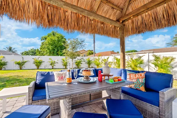 Luxe Heated Pool Home, Tiki Hut, Bar, Air Hockey! - image 32 of 41