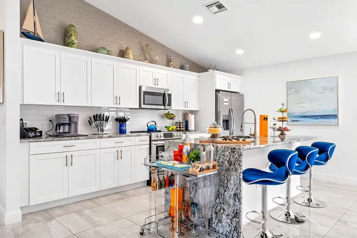 Luxe Heated Pool Home, Tiki Hut, Bar, Air Hockey! - image 10 of 41