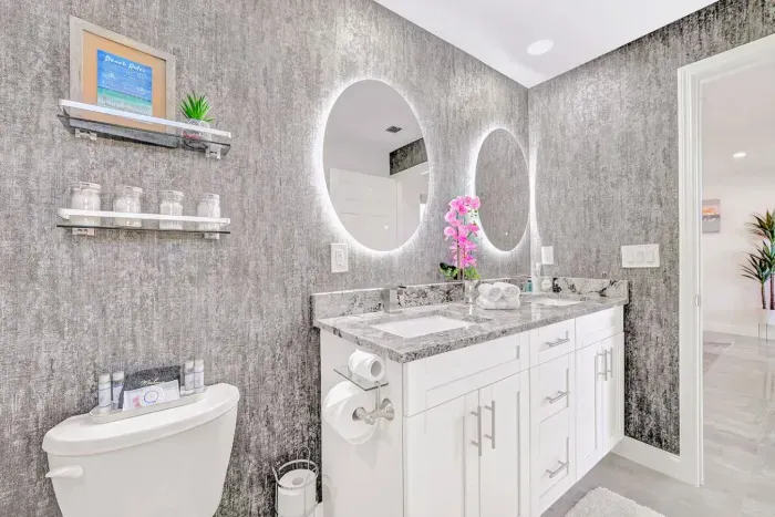 You might have also noticed that fresh white towels will be ready and waiting for your arrival, providing you with a soft experience each time you need them!.