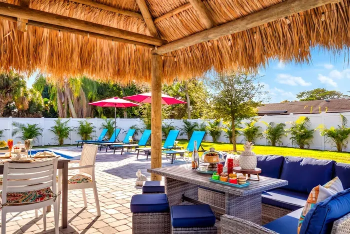 Luxe Heated Pool Home, Tiki Hut, Bar, Air Hockey! - image 31 of 41