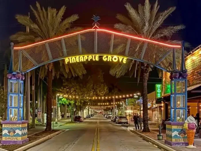 Minutes to Atlantic Avenue and the Pineapple Grove Arts area!