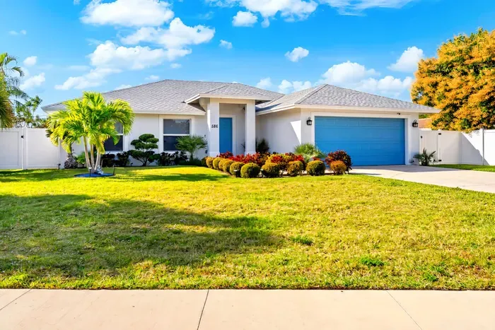 Luxe Heated Pool Home, Tiki Hut, Bar, Air Hockey! - image 41 of 41