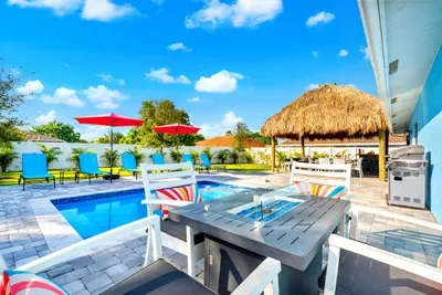 Luxe Heated Pool Home, Tiki Hut, Bar, Air Hockey! - image 28 of 41