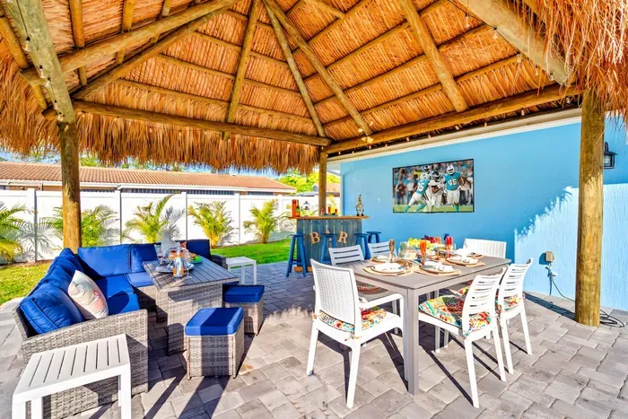 Luxe Heated Pool Home, Tiki Hut, Bar, Air Hockey! - image 29 of 41