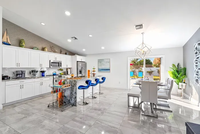 With everything you need ranging from the stove, oven, microwave, freezer, refrigerator, kettle, blender and of course a coffee machine. But that’s not all - make use of the dishwasher to make tidying up a breeze.