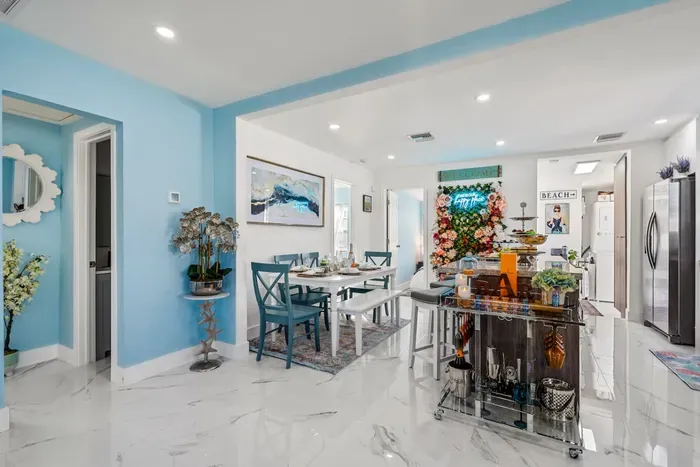 Enjoy quick breakfasts or afternoon snacks at the high bar table with seating for three