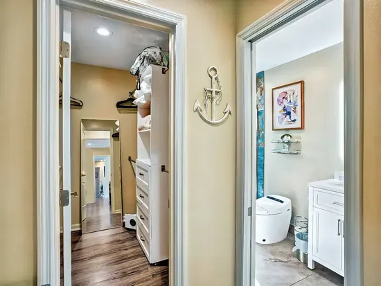 Continue through to your very own walk in closet area giving you an abundance of space for all your clothes, keeping them clean and crisp!