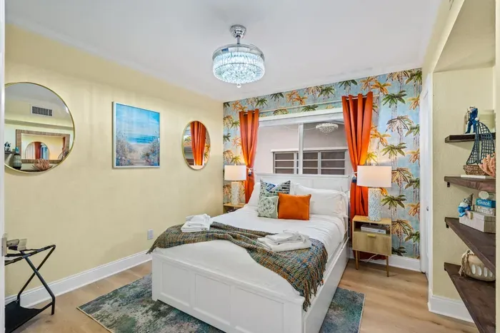 Calm, cozy, and designed for rest, this bedroom is ideal after long days at the beach, by the pool, or exploring Las Olas.