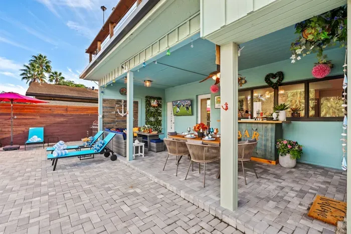 Designed like an outdoor living room, the lanai gives you a spacious, relaxing place to dine, stream, chat, and unwind together.