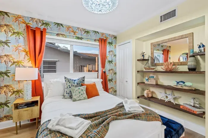 A comfortable setup for children, teens, or extra guests, helping everyone stay together in one spacious waterfront home.