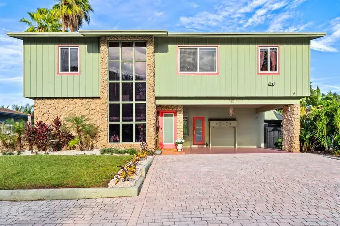 Arrive at your private Fort Lauderdale vacation home with a clean, welcoming entry, simple keypad self-check-in, and an easy start to your waterfront getaway.