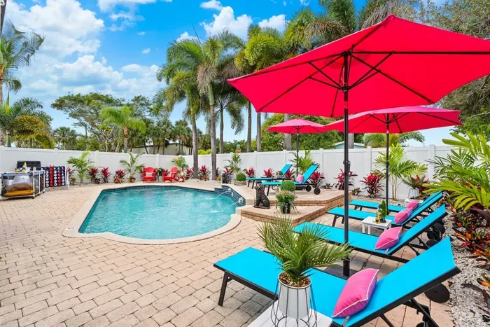 Heated pool + comfortable sun lounge = perfect combo for morning coffee, afternoon tanning, and sunset dips.