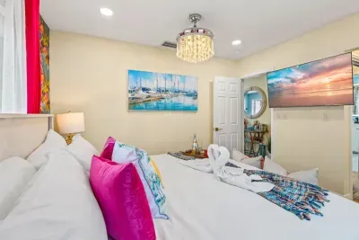 Do you already know what you're going to watch in the comfort of the master bedroom?