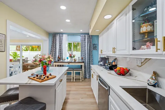 Family-friendly kitchen setup ideal for multi-generation stays—simple, practical, and comfortable.