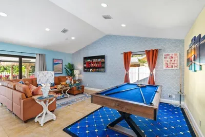 Who will be crowned as the Delray Beach pool vacation champion?